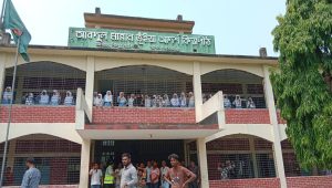 নরসিংদীর শিবপুরে উপজেলা নির্বাহী অফিসার এর আশ্বাসে শিক্ষার্থীরা শান্ত হলেন। IMG 20260423 WA0024 300x170